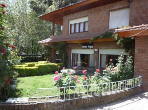 Chalet familiar adosado Rosas Rojas